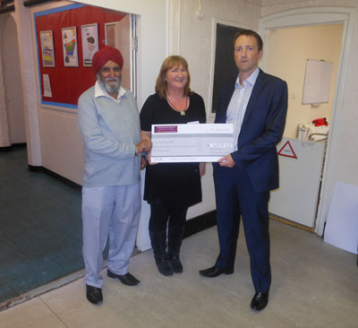 Mark Belfield of Thorneycroft Solicitors presents Headway with a large cheque for £1,047.50 which he raised in sponsorship running the Manchester 10K